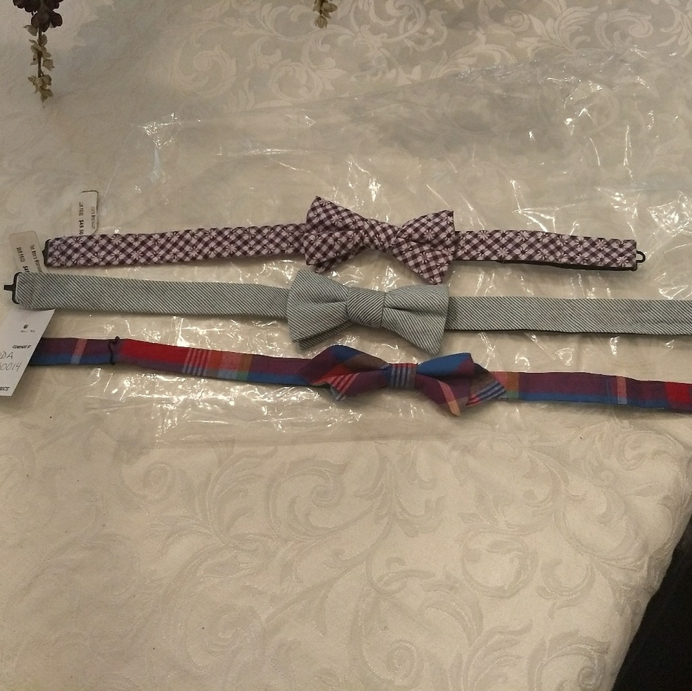 Three Men's Bow Ties lot